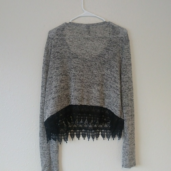 H&M Divided Gray and Black Crop Top - Picture 4 of 8